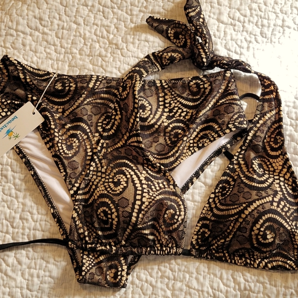 NWT beige bikini with black lace overlay size medium